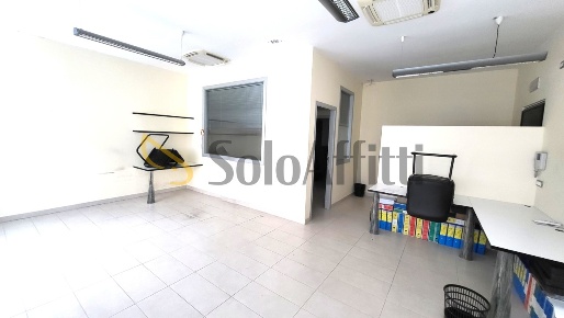Foto Ufficio a Senigallia Borgo Molino, Portone di 60 m² con 2 locali