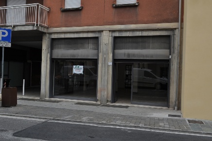 Foto Locale commerciale in via spezia 49, Collecchio Centro di 75 m²