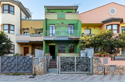 Foto Villa a schiera in Via Ponente, Elmas di 150 m² con 4 locali