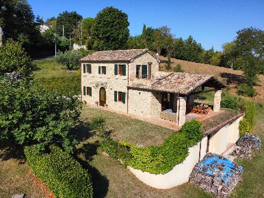 Foto Rustico in Contrada Vignali Bagnere, Loro Piceno Centro di 215 m²