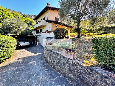 Foto Villa bifamiliare in via case di gallè, Pietrasanta di 155 m²