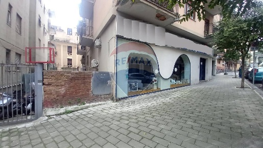 Foto Attività commerciale in Via Lorenzo Cavaliero, Salerno Carmine