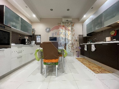 Foto Appartamento in Via Monte Nevoso, Bari Carrassi di 90 m² con 3 locali