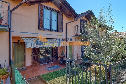 Foto Villa a schiera a Besozzo Centro di 113 m² con 3 locali in vendita