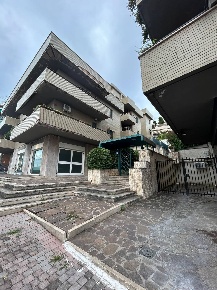 Foto Locale commerciale in via tiburtina, Tivoli di 50 m² con 1 locali