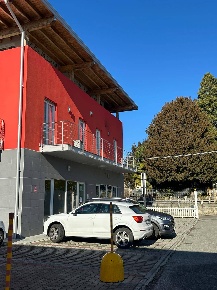 Foto Locale commerciale in via Cavour, Castronno Centro di 214 m²