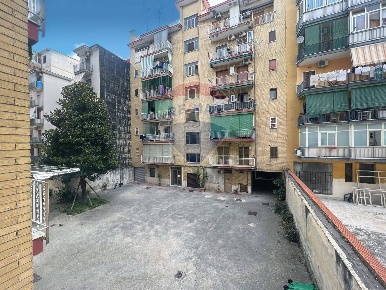 Foto Appartamento in Via Morelli, Casavatore di 90 m² con 3 locali