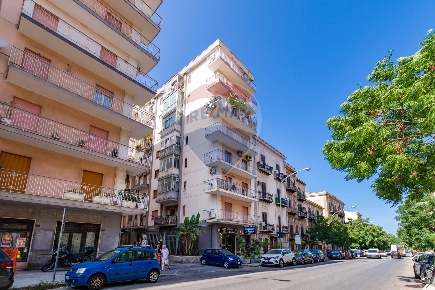 Foto Appartamento in Largo Calatafimi, Palermo di 146 m² con 5 locali