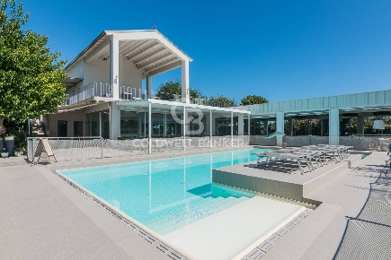 Foto Hotel in Via Arturo Tosi, Fano Torrette - Ponte Sasso di 3850 m²