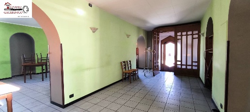 Foto Locale commerciale in Via Gramsci, Gaglianico di 500 m² con 4 locali