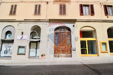 Foto Negozio in Via Cagliari, Sassari Centro Storico di 123 m² con 2 locali