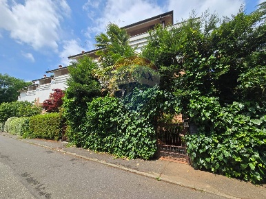 Foto Villa unifamiliare in Via Correggio, Monza Amati - Stadio di 223 m²