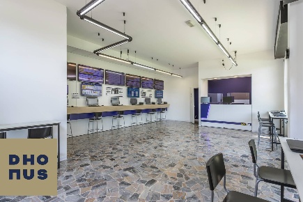 Foto Locale commerciale in Via Vittorio Veneto, Bonate Sotto di 70 m²