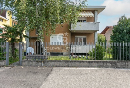 Foto Villa singola in VIA FOSCOLO, Gorla Minore di 307 m² con 6 locali