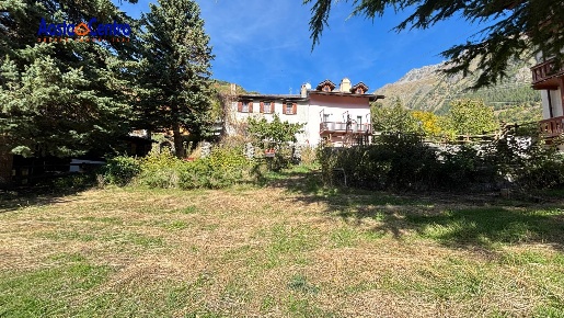 Foto Rustico in Rue de Vachery, Etroubles Centro di 200 m² con 5 locali