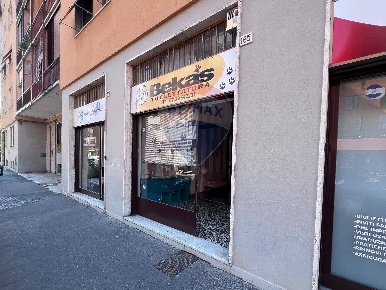 Foto Negozio in Via Giovanni Boccaccio, Sesto San Giovanni di 39 m²