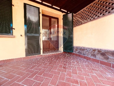 Foto Casa indipendente a Cecina di 100 m² con 3 locali in vendita