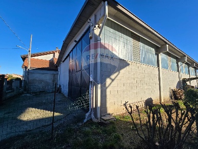 Foto Capannone industriale in via Raspagna, Oleggio Centro di 280 m²