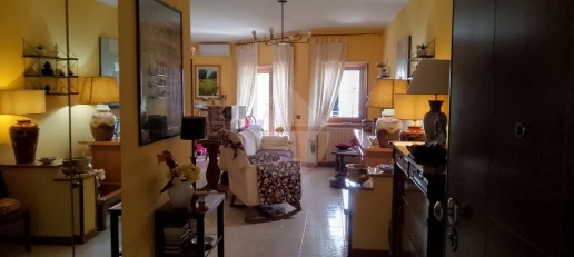 Foto Appartamento in via Roberta Lanzino, Cosenza di 186 m² con 5 locali