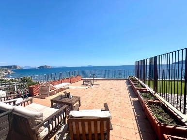 Foto Appartamento in umberto 1, Pozzuoli Lungomare di 98 m² con 3 locali