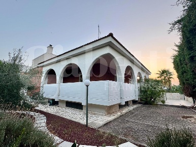 Foto Villa singola in MARESCIALLO VINCENZO RANIERI, Bari Palese di 200 m²