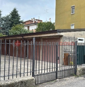 Foto Box in Via Pinturicchio 1, Pioltello Centro di 12 m² in vendita