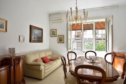 Foto Appartamento in Via Murat 51a, Bari Murat di 90 m² con 3 locali