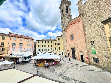Foto Appartamento in Piazza Duomo 10, Bobbio Centro di 195 m² con 5 locali