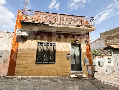 Foto Appartamento in La Rosa, Pedara Centro di 75 m² con 3 locali