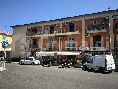 Foto Bar in Piazza Dante Alighieri 44, Messina Provinciale di 65 m²