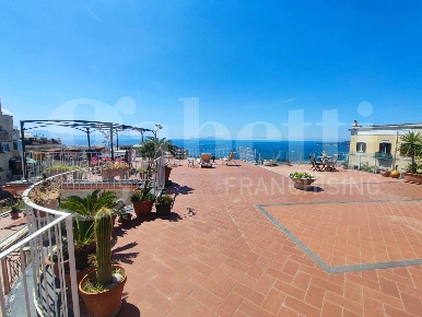 Foto Appartamento in Palizzi, Napoli Vomero di 140 m² con 5 locali