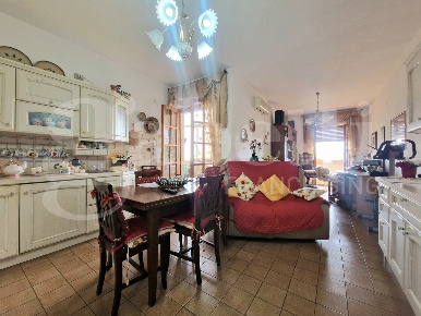 Foto Appartamento in Via chevez 10, Elmas di 100 m² con 4 locali in vendita