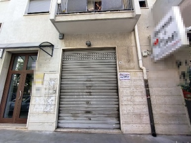 Foto Negozio in Via La Sorte 38, Grottaglie di 70 m² con 1 locali