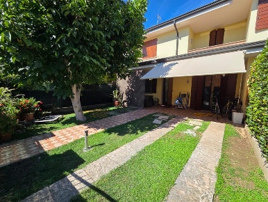 Foto Villa a schiera a Bagnolo San Vito di 150 m² con 5 locali in vendita