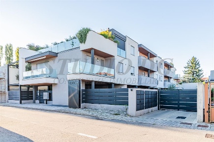 Foto Attico in via Vittorio Villa, Cesano Maderno di 130 m² con 3 locali