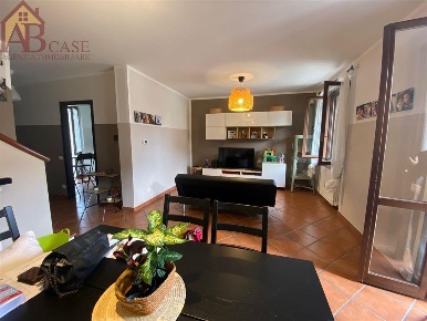 Foto Villa bifamiliare in via mazzini, Gambolò Centro di 100 m² in vendita