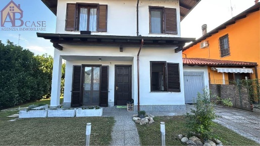 Foto Villa bifamiliare in via mazzini, Gambolò Centro di 100 m² in vendita