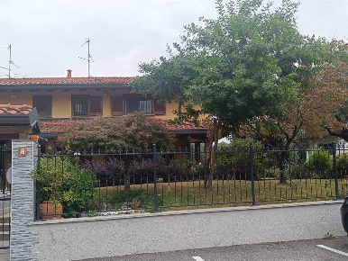 Foto Villa a schiera a Fino Mornasco di 240 m² con 7 locali in vendita