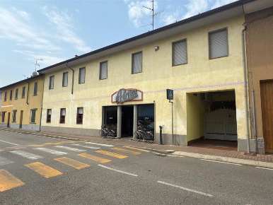 Foto Attività commerciale in via roma, Arluno Centro di 450 m² in vendita