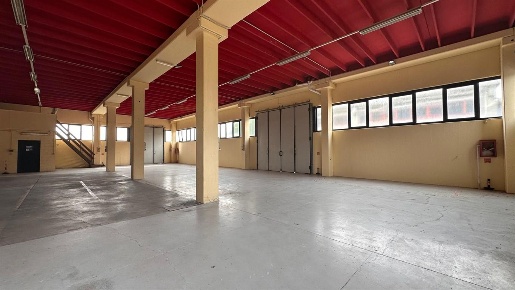 Foto Capannone industriale a Caronno Pertusella di 800 m² in affitto