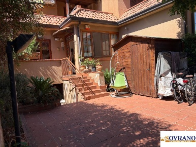 Foto Villa unifamiliare a Palermo Sferracavallo - Barcarello di 174 m²