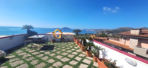 Foto Villa unifamiliare a Formia Centro di 100 m² con 8 locali in vendita