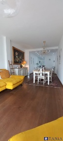Foto Appartamento in VIA VOLPI, Carrara Centro di 100 m² con 4 locali