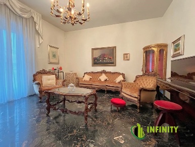 Foto Appartamento in Via Della Croce, Matera Centro di 100 m² con 5 locali