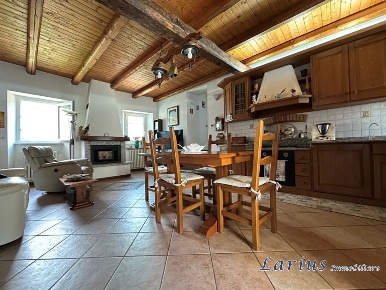 Foto Appartamento in via Camnago, Valbrona Osigo di 151 m² con 3 locali