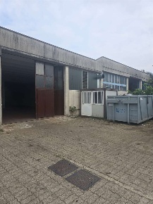 Foto Magazzino a Mariano Comense di 470 m² con 1 locali in affitto