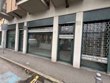 Foto Negozio in Str. Carignano, Moncalieri Mercato - Santa Maria di 118 m²