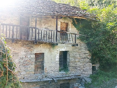 Foto Rustico in Frazione Marine, Perloz di 80 m² con 6 locali in vendita