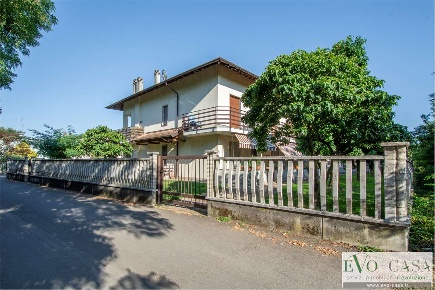 Foto Appartamento in Via Malpaga 19, Castano Primo Centro di 167 m²