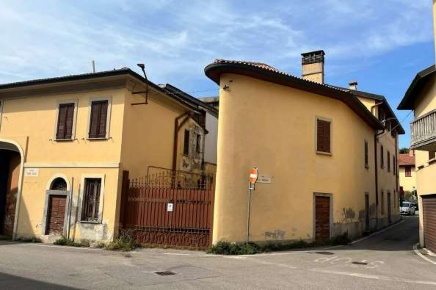 Foto Magazzino in Via S. Protaso, Besana in Brianza Centro di 455 m²